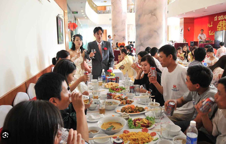 Mơ Thấy Ăn Tiệc: Ý Nghĩa và Các Điềm Báo Dưới Lăng Kính Tâm Linh và Giải Mã Giấc Mơ Kubet Casino